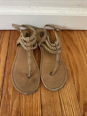 Braided T-Strap Sandals in Tan with Gold Braid